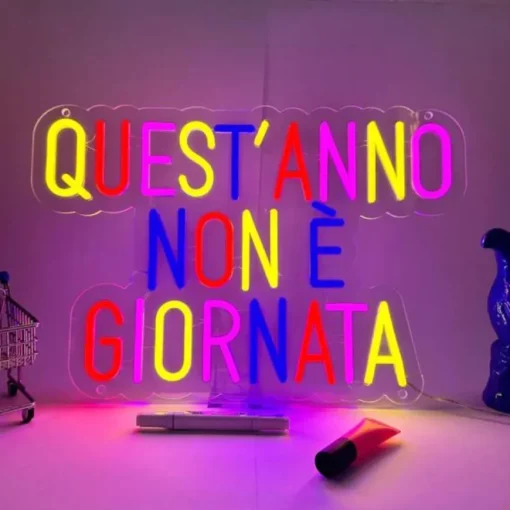 INSULTI LUMINOSI "QUEST'ANNO NON È GIORNATA"